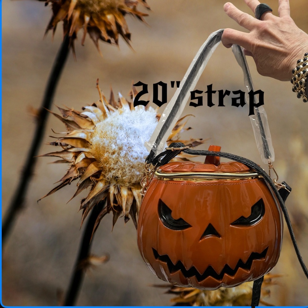 What’s in YOUR purse?!?🎃❤️🏆❤️🎃 - Picture 7 of 13